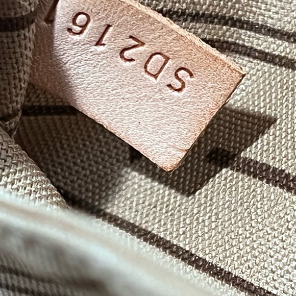 100% Authentic Louis Vuitton Neverfull GM Tote in classic Monogram canvas. - Picture 5 of 14